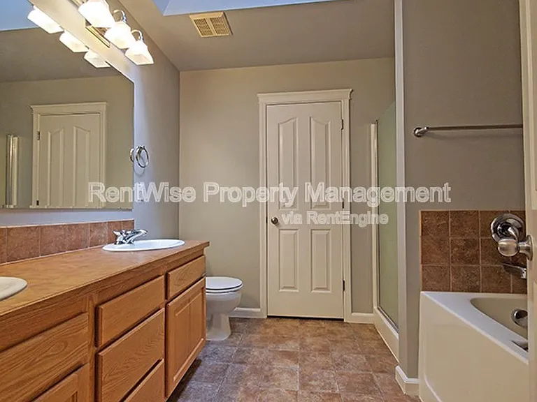 575 W Elias St — Photo 11