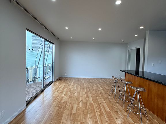 livingroom/diningroom combo