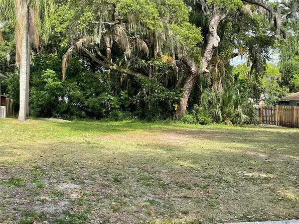 1555 Owen Dr #8, Clearwater, FL 33759