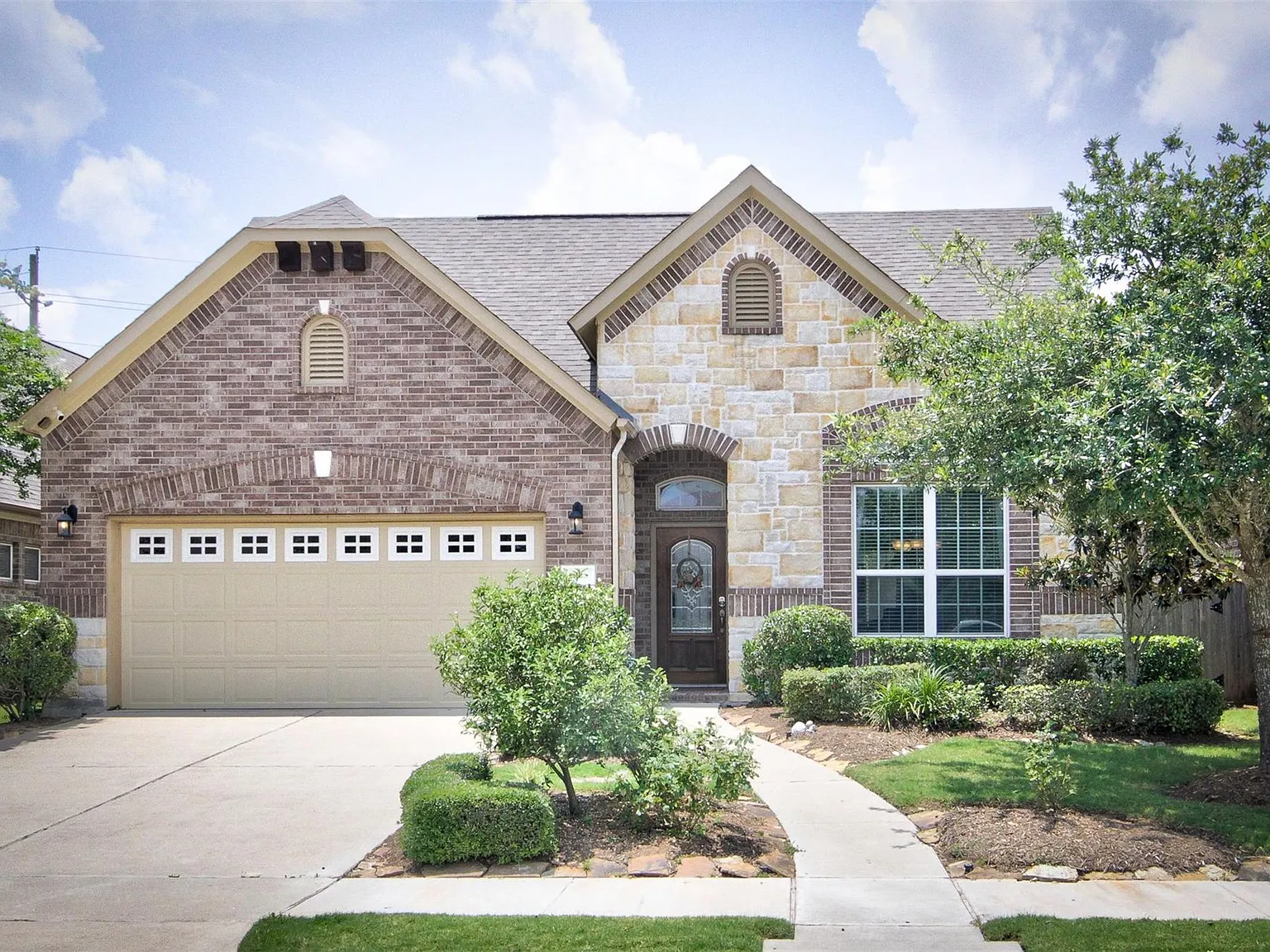 3 bed, 2.5 bath, 2238 sqft, $2,850 — Photo 1
