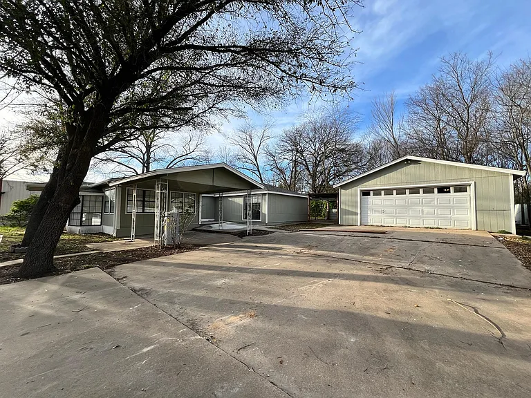 Front driveway & detached garage