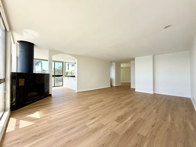 4513 Cove Dr #12 — Photo 8