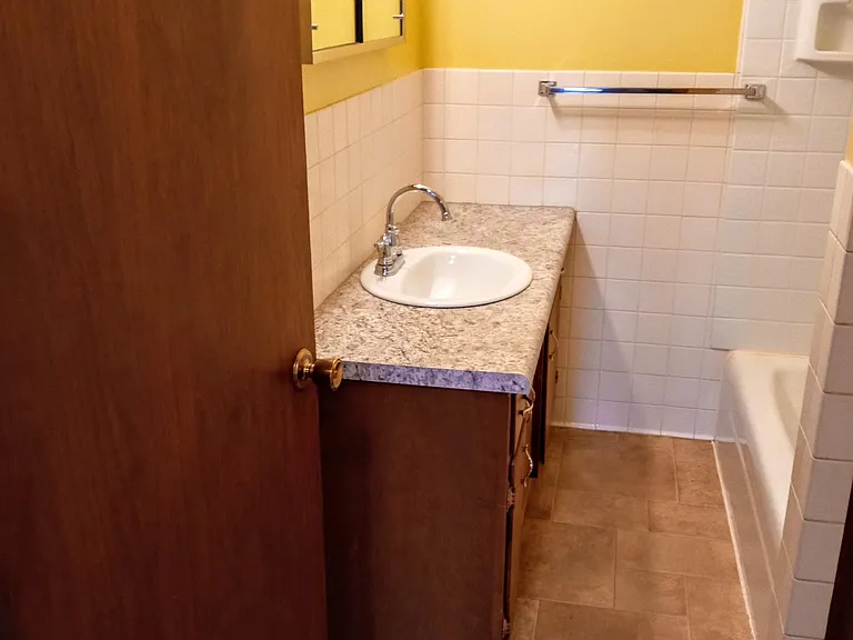 513 13th St E #3 — Photo 8