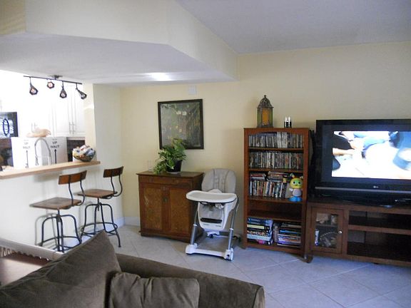 3rd image of 213 Foxtail Dr APT C