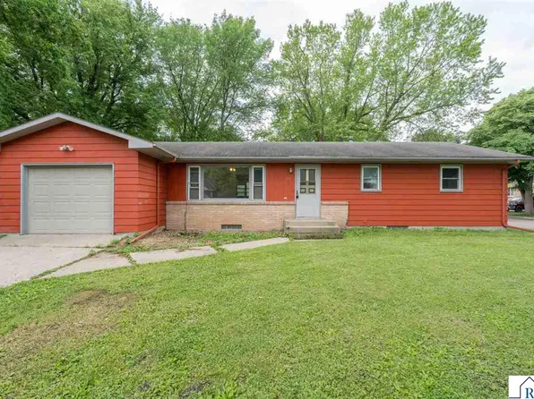395 W Minnesota St, Le Center, MN 56057
