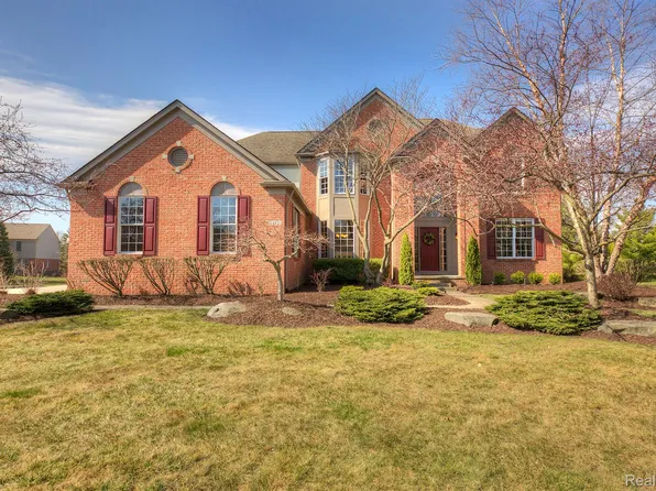 1482 McLaine St, Canton, MI 48188