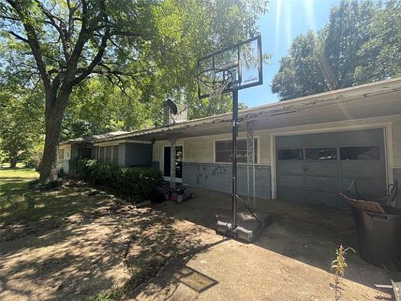 2nd image of 405 Rainey St