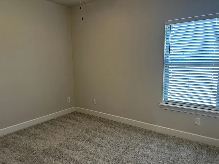 2413 Salmon St — Photo 12
