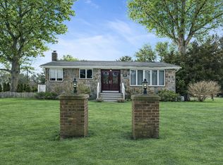 4225 Stars Rd, East Marion, NY 11939