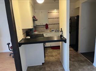 3943 Roanoke Rd APT B6, Kansas City, MO 64111