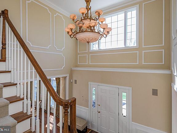 3rd image of 50 Stone Cliff Rd