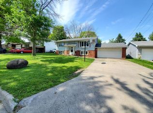 1108 N 10th Ave E, Newton, IA 50208