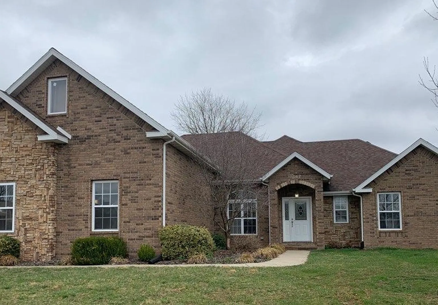 Republic Schools - Executive 4 Bed 3 Bath 2 Car Garage For Rent In Battlefield — Photo 1