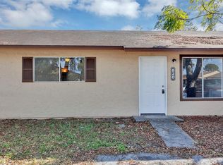 820 W Rosewood Ln, Tavares, FL 32778