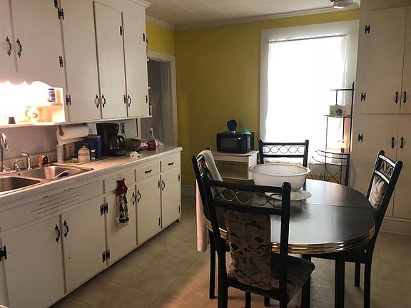 2nd image of 10 Glen Oak Dr