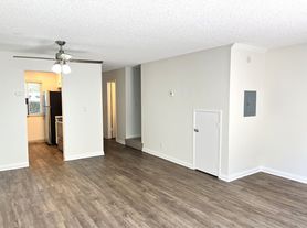 210 Quintard St, A10