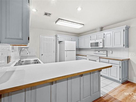 4th image of 3 Delmar Ln