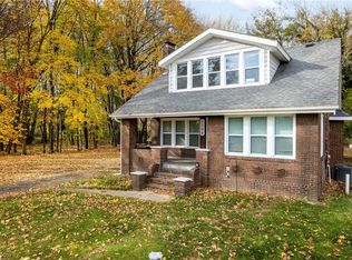 1108 White Pond Dr, Akron, OH 44320