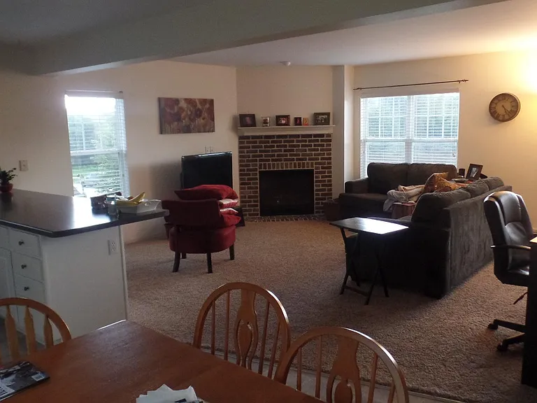 2224 Patrick Ln — Photo 4