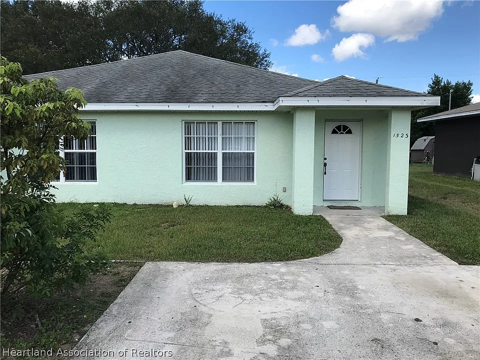 1523 Queen Palm Ave #1/2