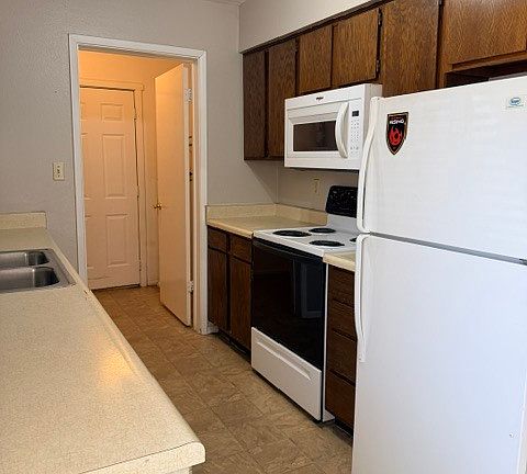 5th image of 44 S Williams St APT 17