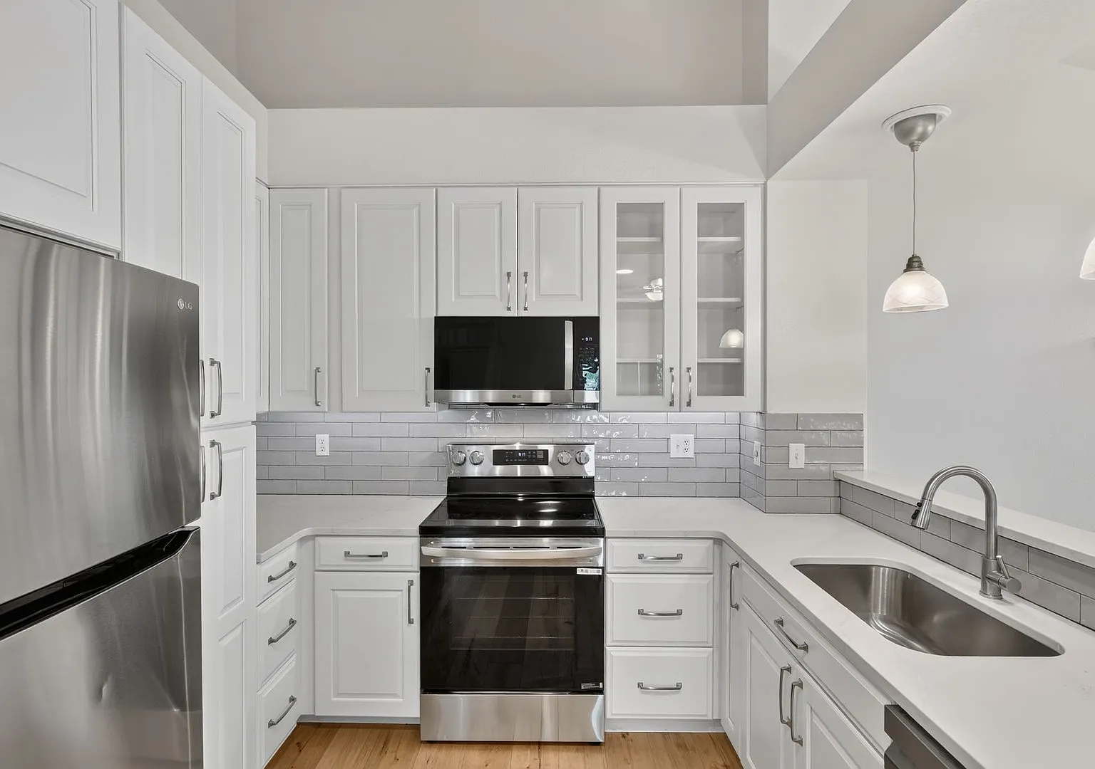 Beautiful 3-Bed Indian Peaks Townhome with Finished Basement & 2-Car Garage — Photo 4