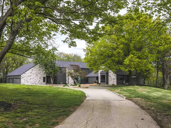 5745 SW Maffitt Lake Rd, Cumming, IA 50061