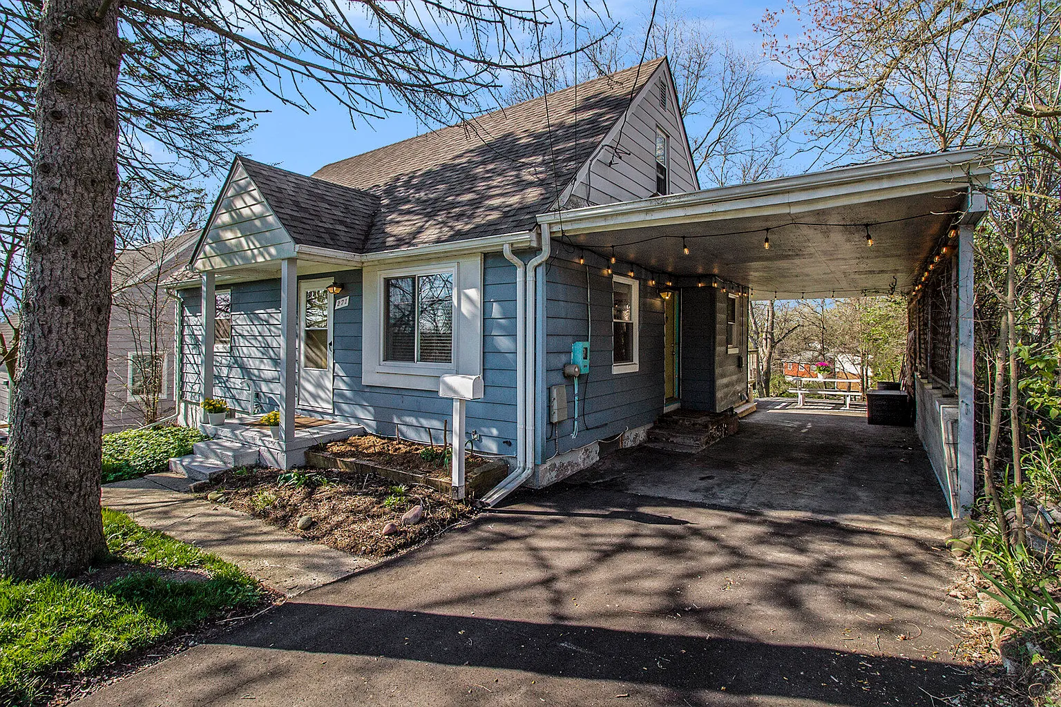 271 Sunset Rd photo 1