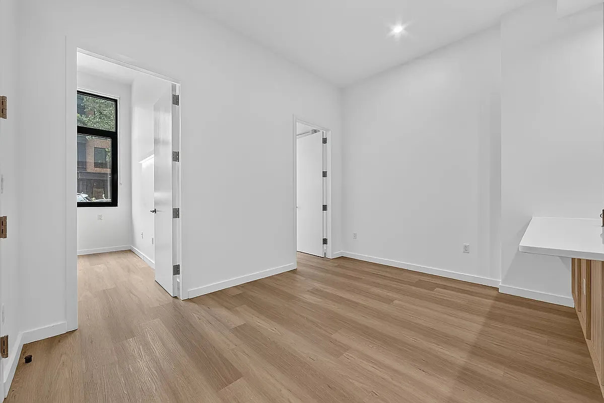1010 Pacific St — Photo 2