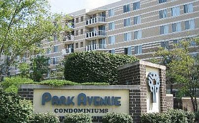 Park Avenue Condominiums is centered in downtown Lombard, near the Metra.