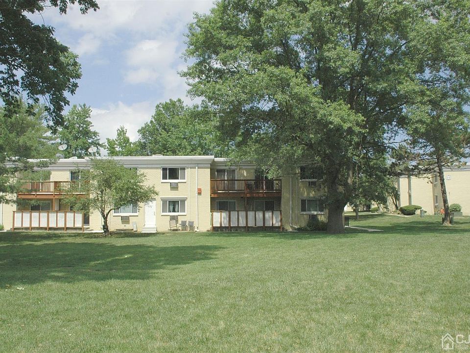 1st image of 20 Lake Ave APT 2A