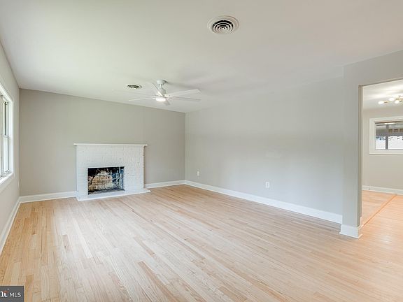 4th image of 574 Center Dr
