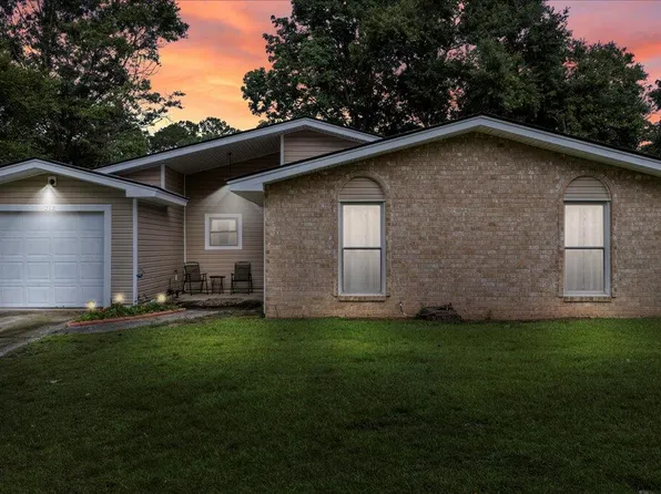 212 Kentucky Dr, Ladson, SC 29456