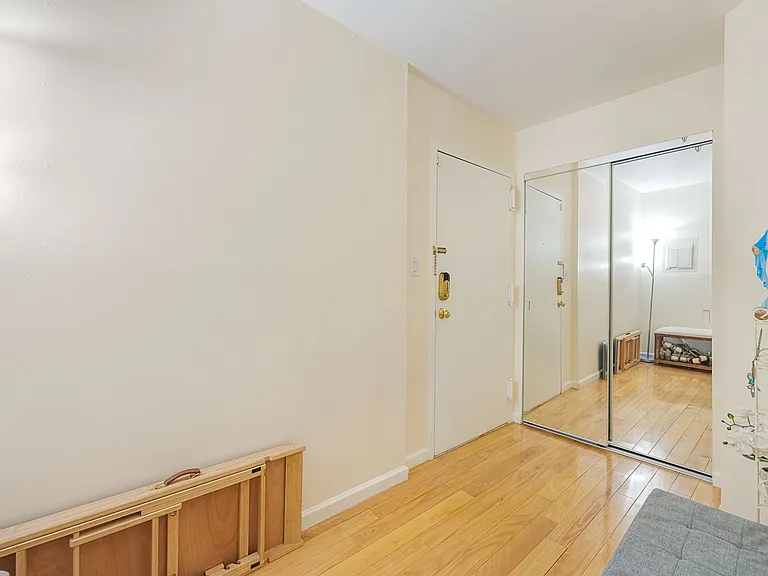 10 Palisade Ave #4C — Photo 16