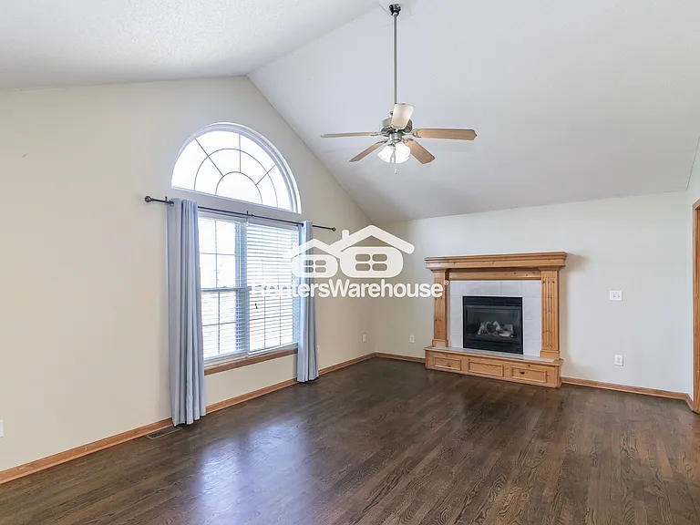 804 Stratford Dr — Photo 4