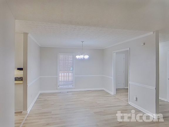 4th image of 555 N Oakland Cir