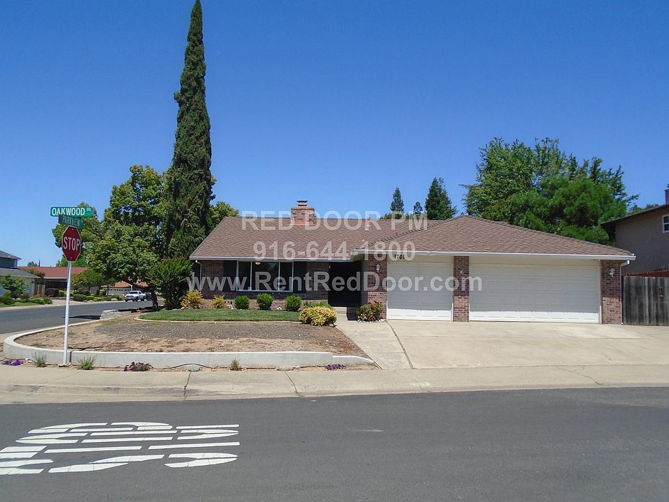 1st image of 1701 Oakwood Dr