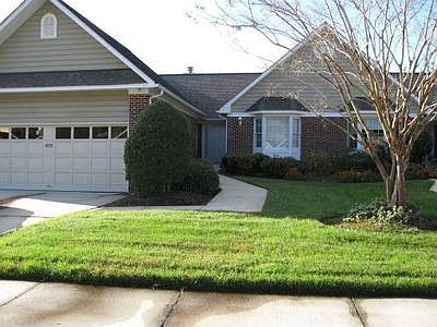 1st image of 653 Fleet Dr