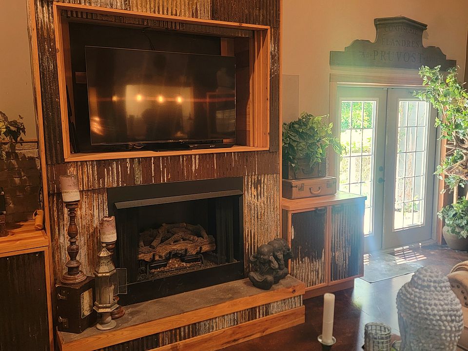 Gas fireplace.