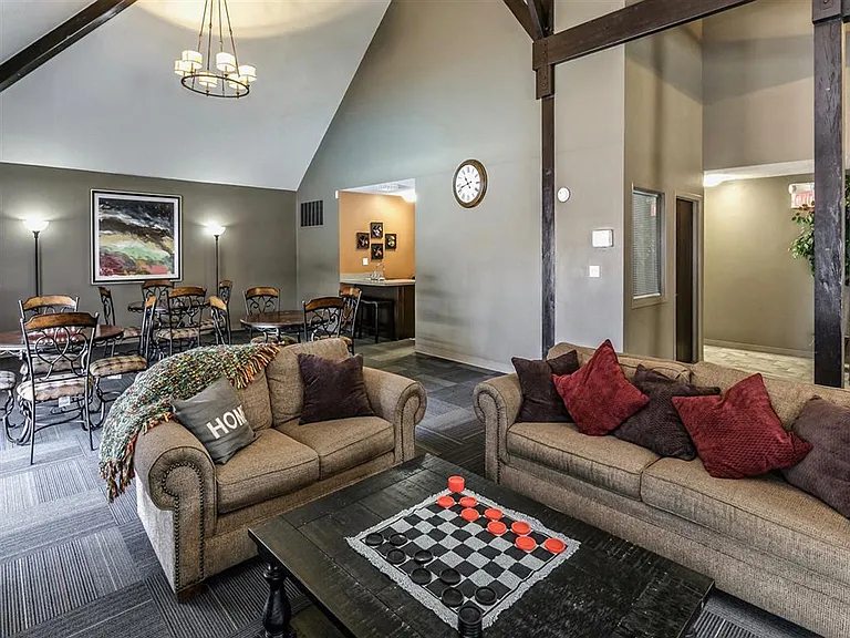 Edgewater Court Apartments — Photo 15