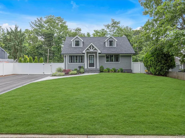 31 Apple Lane, Commack, NY 11725