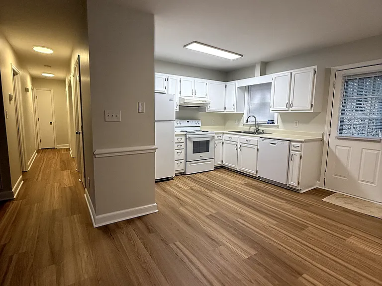917 Wait Ave — Photo 16