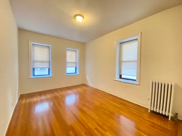 8701 Ridge Boulevard image 1 of 5