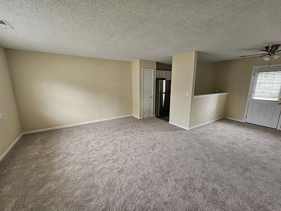 5th image of 124 Hunt Club Ct