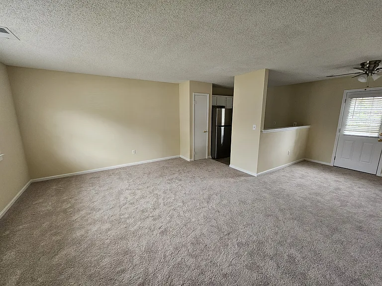 124 Hunt Club Ct — Photo 5