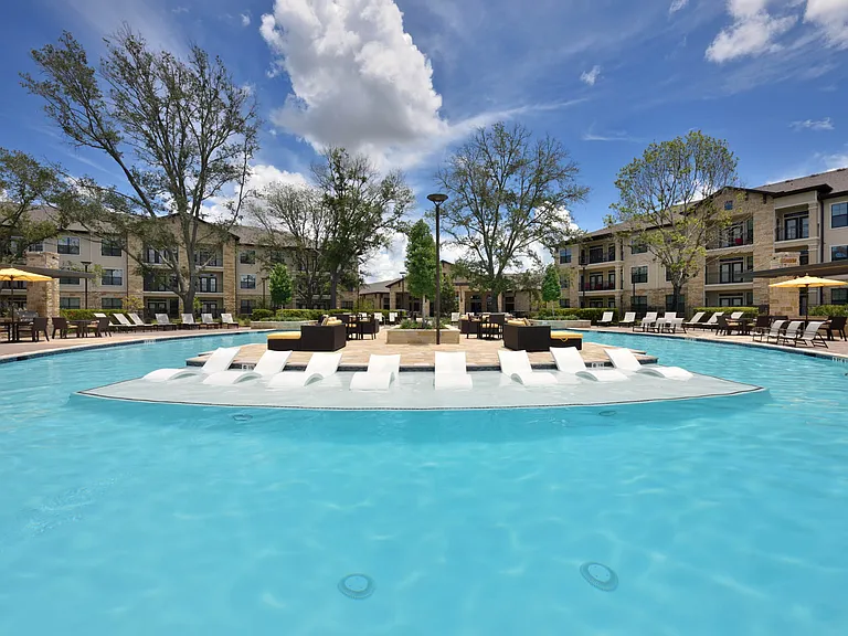 Olympus Falcon Landing — Photo 26