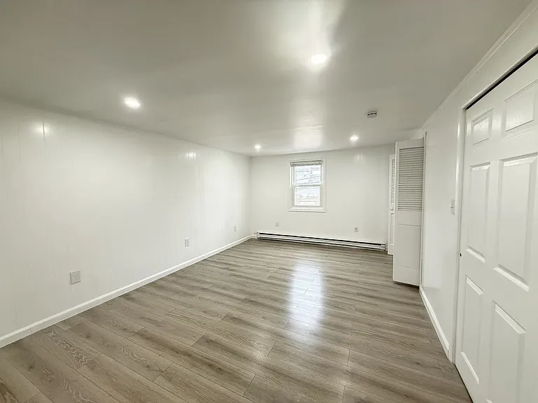735 Main St — Photo 7