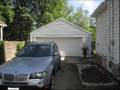 Detached garage