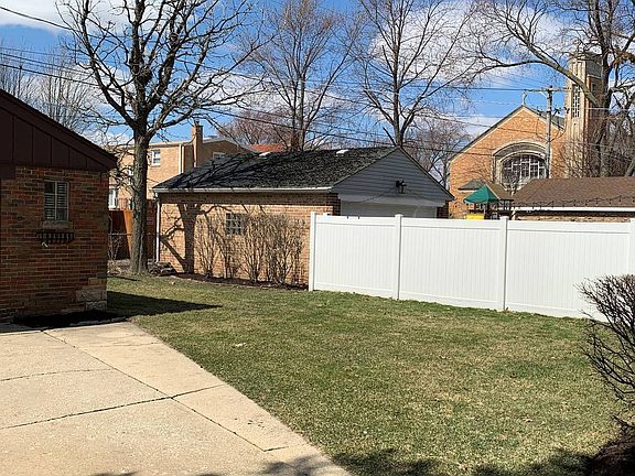 4th image of 9612 S Millard Ave