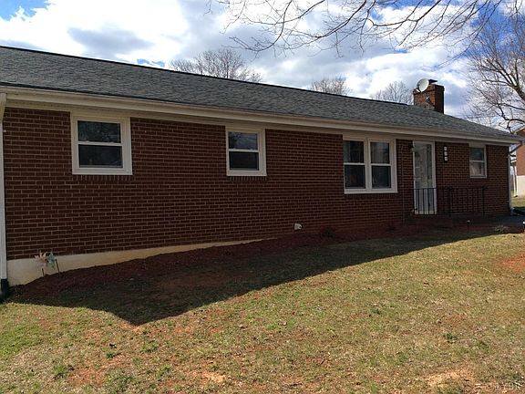 3rd image of 118 Wayne Dr